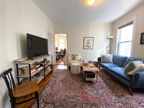 71 Porter St, Unit 2 in Cambridge, MA - Foto de edificio - Building Photo