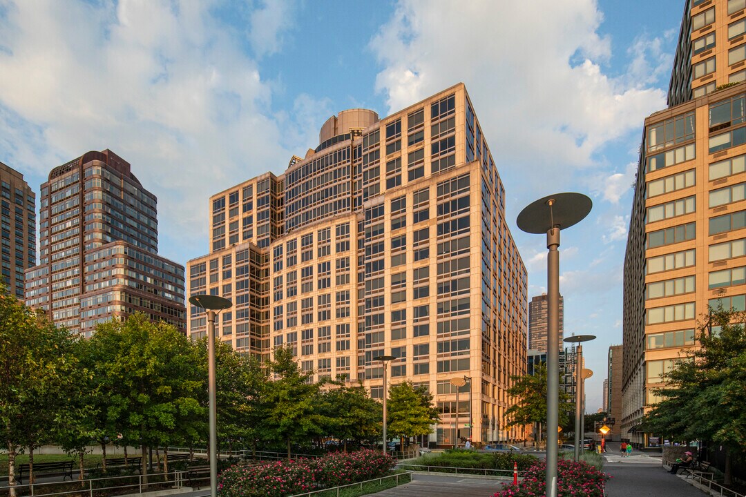 120 Riverside Boulevard in New York, NY - Foto de edificio