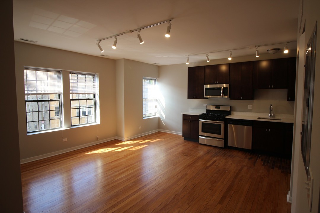 3110 W Sunnyside Ave, Unit 3F in Chicago, IL - Building Photo