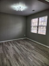 201 Flowing Meadows Dr in Kathleen, GA - Foto de edificio - Building Photo