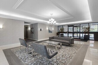 Roxborough Apartments in Ottawa, ON - Building Photo - Building Photo