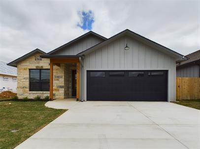 505 Mooney Ln in Fredericksburg, TX - Building Photo