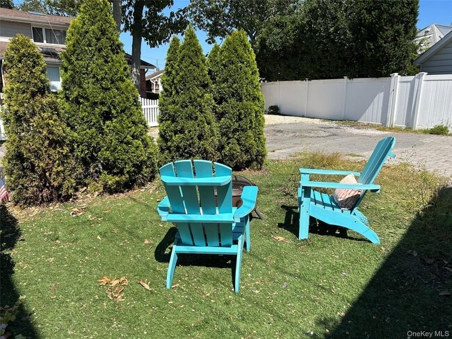 6 Charles Pl in Bayville, NY - Building Photo - Building Photo