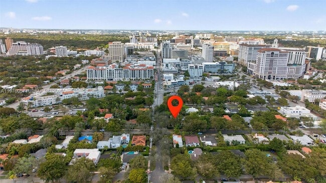 3231 Salzedo St in Coral Gables, FL - Foto de edificio - Building Photo
