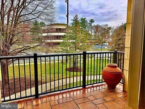 206 Carson Terrace in Huntingdon Valley, PA - Building Photo - Building Photo