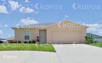 826 Wilmington Pkwy in Cape Coral, FL - Building Photo
