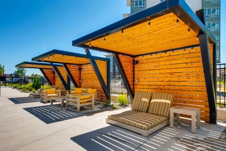 High Line Pointe in Denver, CO - Building Photo - Building Photo