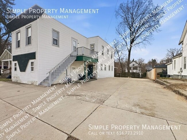 property at 1008 Baxter St SE