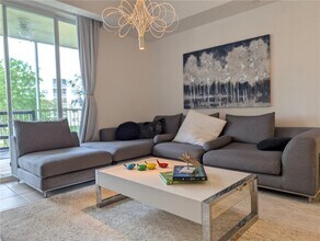 10710 NW 66th St in Doral, FL - Building Photo - Building Photo