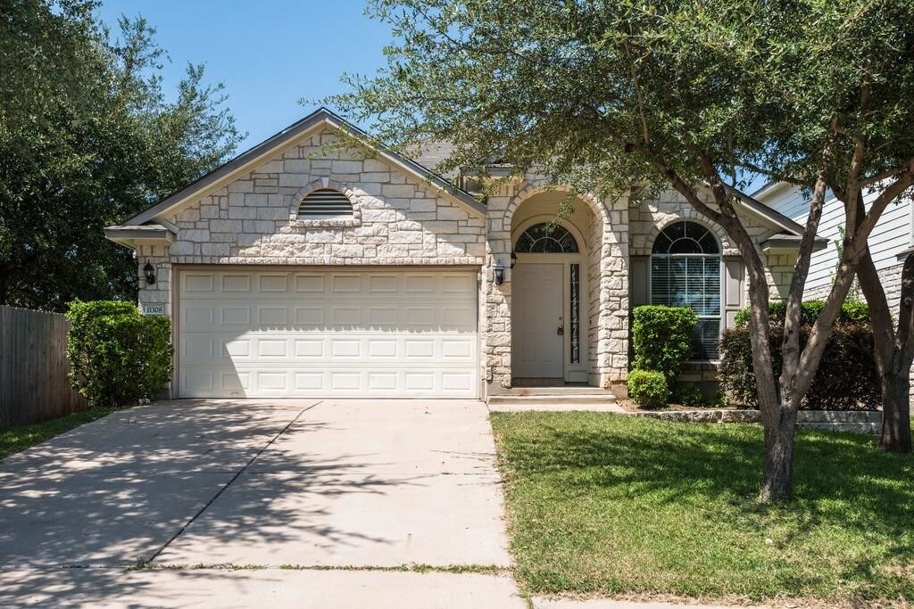 11308 Los Comancheros Rd in Austin, TX - Building Photo