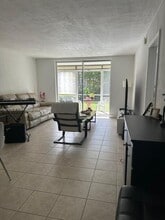 2930 Point E Dr in Aventura, FL - Foto de edificio - Building Photo