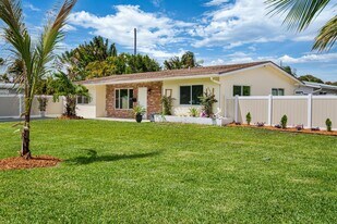 2611 NE 16th St in Pompano Beach, FL - Building Photo