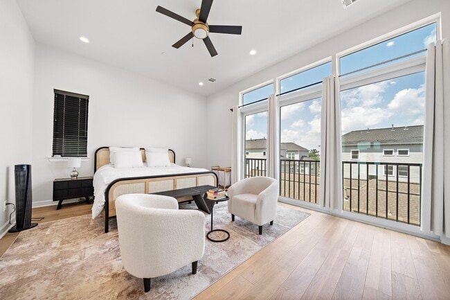 property at 907 W 16th St