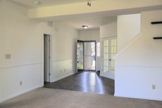 6215 Enclave Blvd in Greenwood, IN - Building Photo - Building Photo