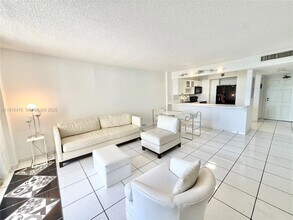 9273 Collins Ave, Unit 510 in Surfside, FL - Foto de edificio - Building Photo