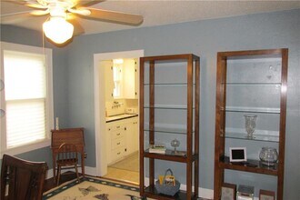 4811 Red River St in Austin, TX - Foto de edificio - Building Photo