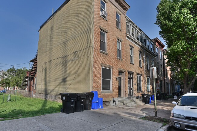 1816 Green St in Harrisburg, PA - Building Photo - Building Photo