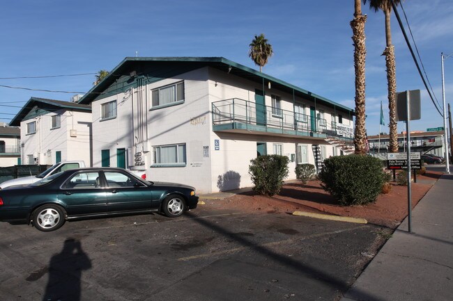 2416 Clifford Ave in Las Vegas, NV - Foto de edificio - Building Photo