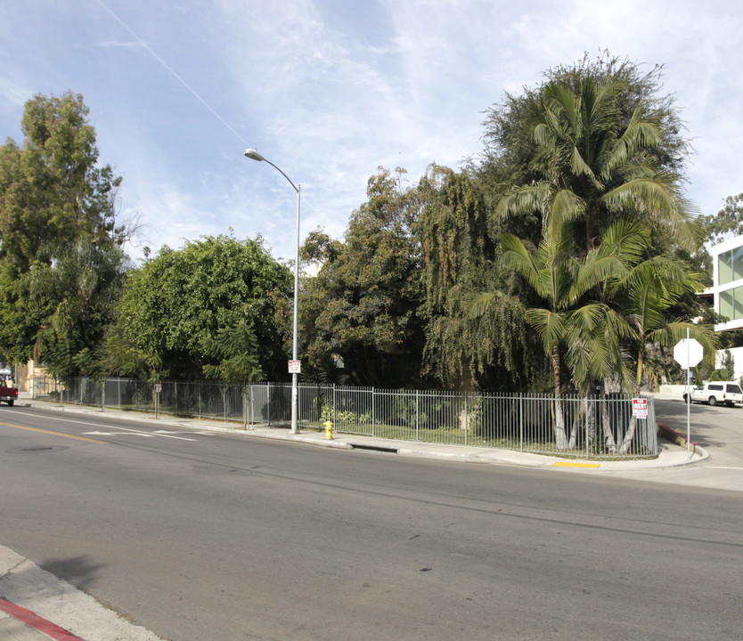 6701-6707 1/2 Franklin Ave in Los Angeles, CA - Foto de edificio