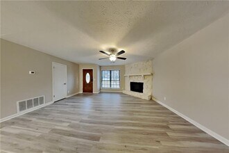 2444 Mistletoe Ln SW in Snellville, GA - Building Photo - Building Photo