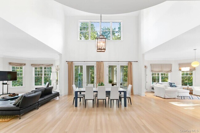 1477 Deerfield Rd in Water Mill, NY - Building Photo - Building Photo