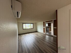 2126-2128 N 8th St in Springfield, OR - Building Photo