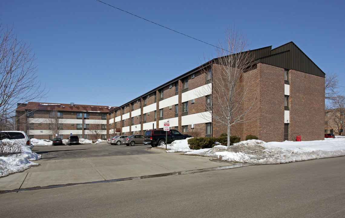 Spruce Place Apartments in Farmington, MN - Foto de edificio