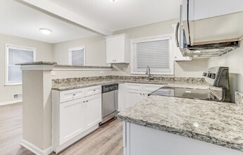 245 Bromack Dr SE in Atlanta, GA - Building Photo - Building Photo