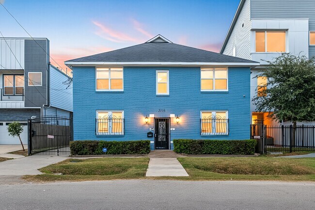 2116 Live Oak St in Houston, TX - Building Photo - Building Photo