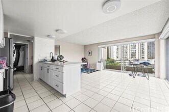 240 Makee Rd in Honolulu, HI - Building Photo - Building Photo