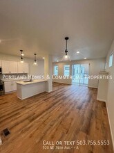 520 NE 74th Ave, Unit A in Portland, OR - Building Photo - Building Photo