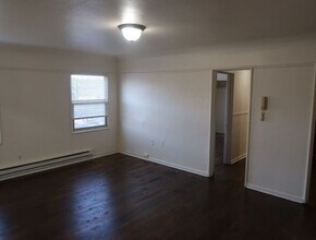 Preston Apartments in Seattle, WA - Building Photo - Building Photo