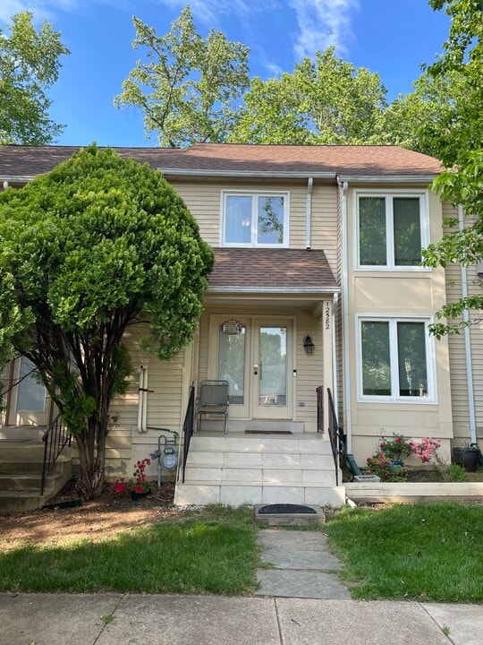 12582 Garland Tree Ct in Fairfax, VA - Building Photo