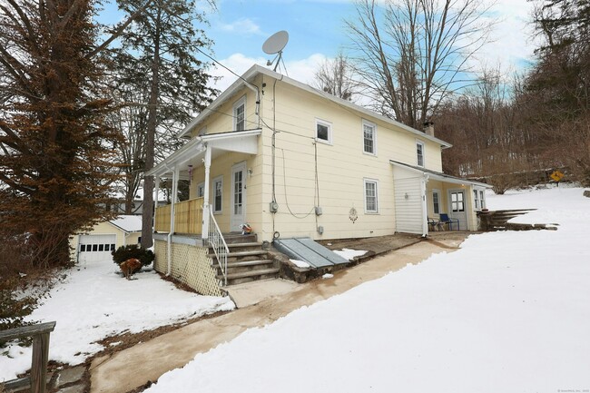 48 W Branchville Rd in Ridgefield, CT - Building Photo - Building Photo