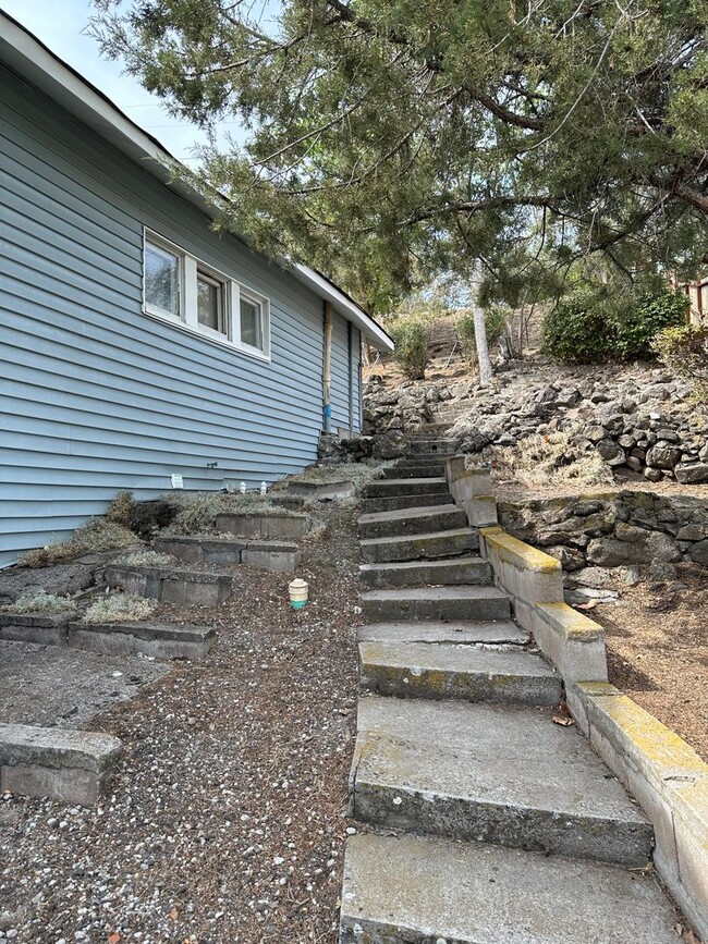 140 S Carroll St in Klamath Falls, OR - Building Photo - Building Photo