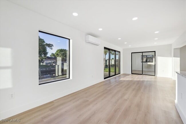 property at 4419 N Bay Cir