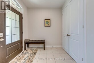 276 Sixteen Mile Dr in Oakville, ON - Building Photo - Building Photo