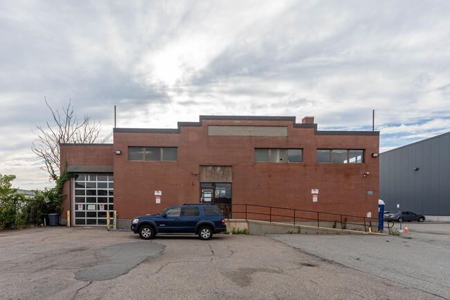 285-365 Dorchester Ave in Boston, MA - Foto de edificio - Building Photo