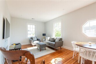 34 Harrison Ave in Newport, RI - Building Photo - Building Photo