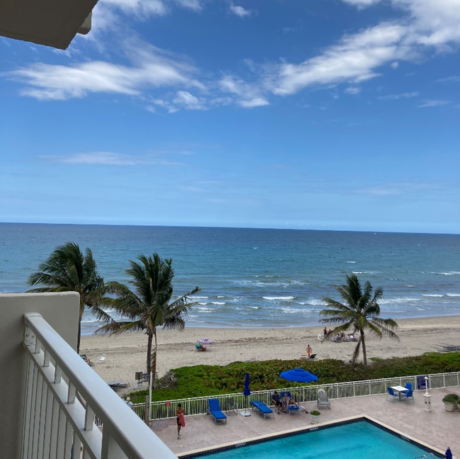 3215 S Ocean Blvd in Highland Beach, FL - Building Photo - Building Photo