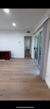 18307 Burbank Blvd, Unit 73 in Tarzana, CA - Foto de edificio - Building Photo
