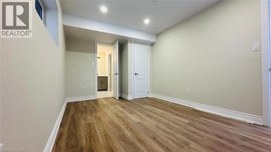 290 Woodbine Ave in Kitchener, ON - Building Photo - Building Photo