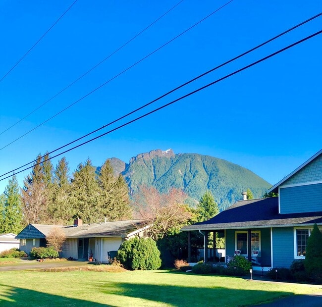 543 Riverside Dr SE in North Bend, WA - Building Photo - Building Photo