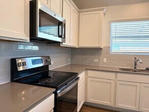 108 Bear Oak St in Hutto, TX - Building Photo - Building Photo