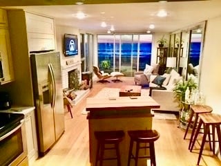 7 Fleet St, Unit 201 in Marina Del Rey, CA - Building Photo - Building Photo