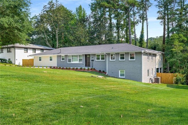 681 Fielding Ln SW in Atlanta, GA - Building Photo - Building Photo