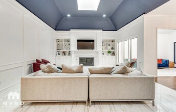 2005 Crockett Ct in Irving, TX - Foto de edificio - Building Photo