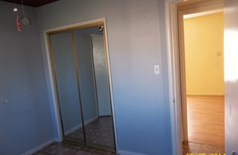 300 Griffiths St in Bakersfield, CA - Foto de edificio - Building Photo