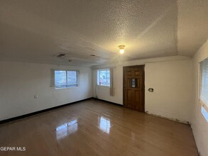 6389 Salas Ln in El Paso, TX - Building Photo - Building Photo