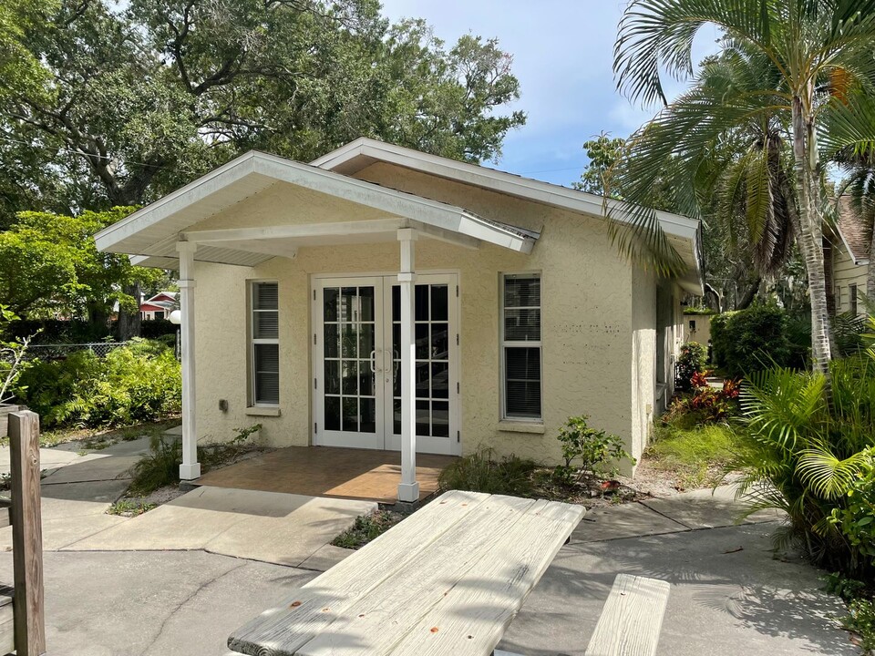 1630 4th St in Sarasota, FL - Building Photo